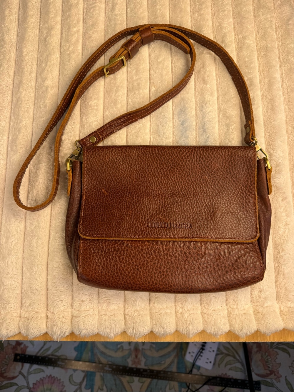 Portland Leather Chestnut Brown Pebbled Leather Crossbody - Picture 2 of 11